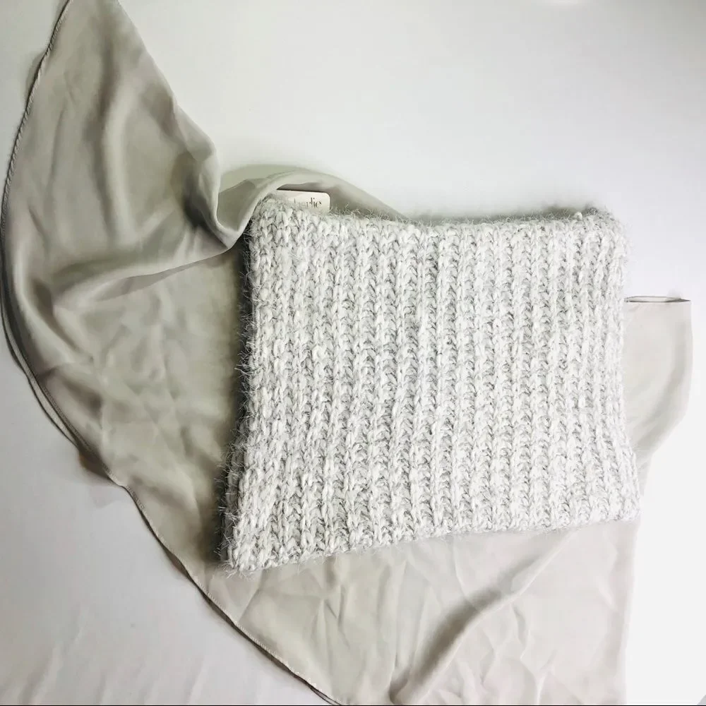 Cream & Grey Chunky Knit Winter Scarf – NWT, Soft Lined Shawl
